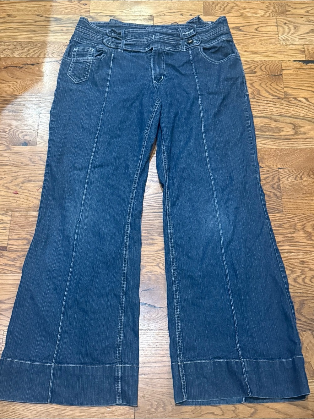 Bugle Boy. Vintage Y2K Wide Leg Jeans. Size 15/16.